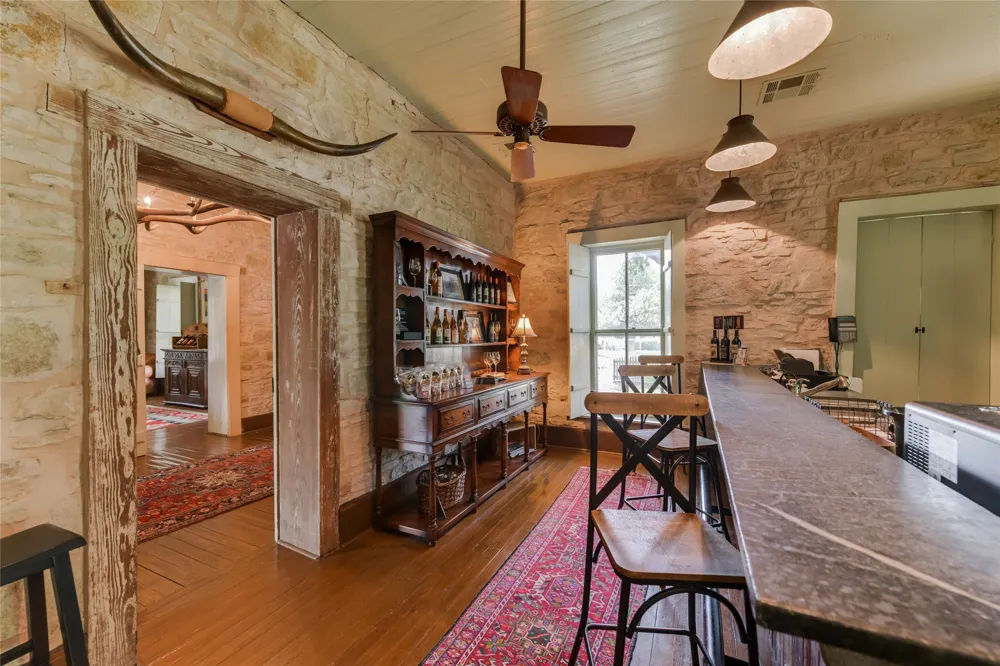 802 S Austin Street Comanche, TX 76442