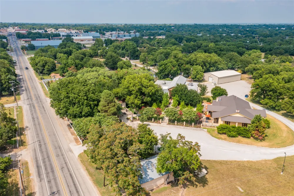 802 S Austin Street Comanche, TX 76442