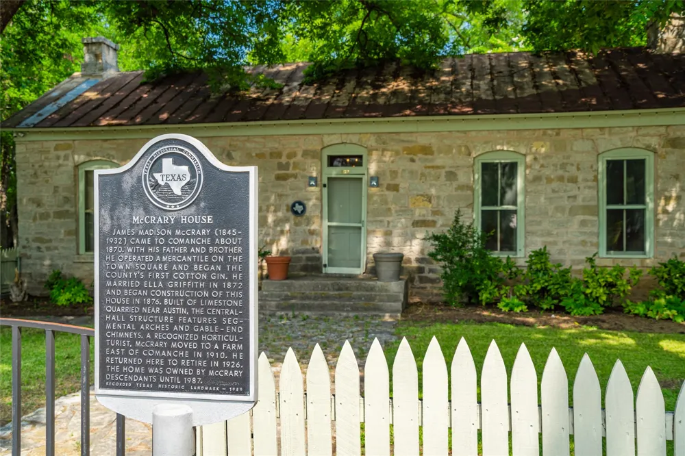 802 S Austin Street Comanche, TX 76442