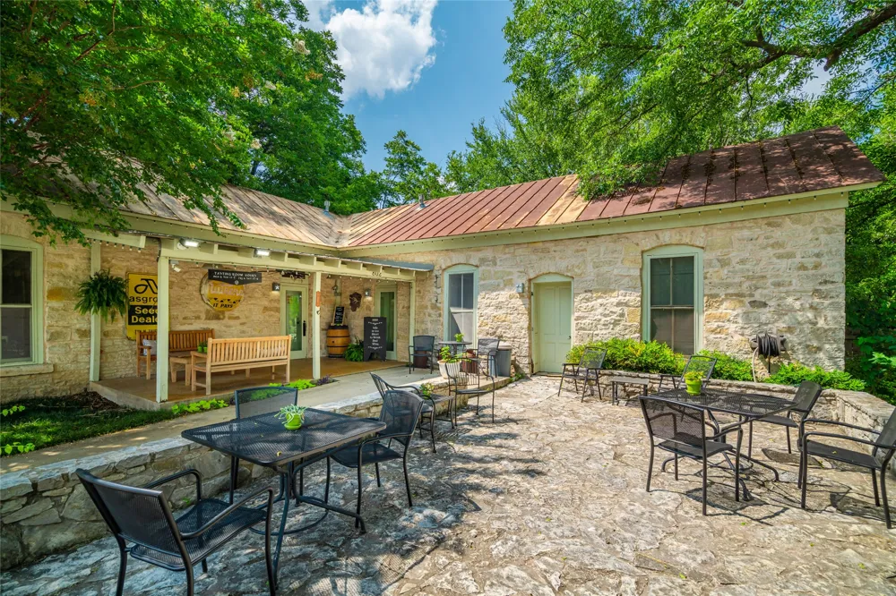 802 S Austin Street Comanche, TX 76442