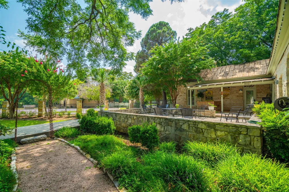 802 S Austin Street Comanche, TX 76442