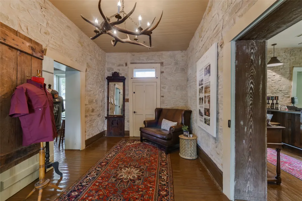 802 S Austin Street Comanche, TX 76442