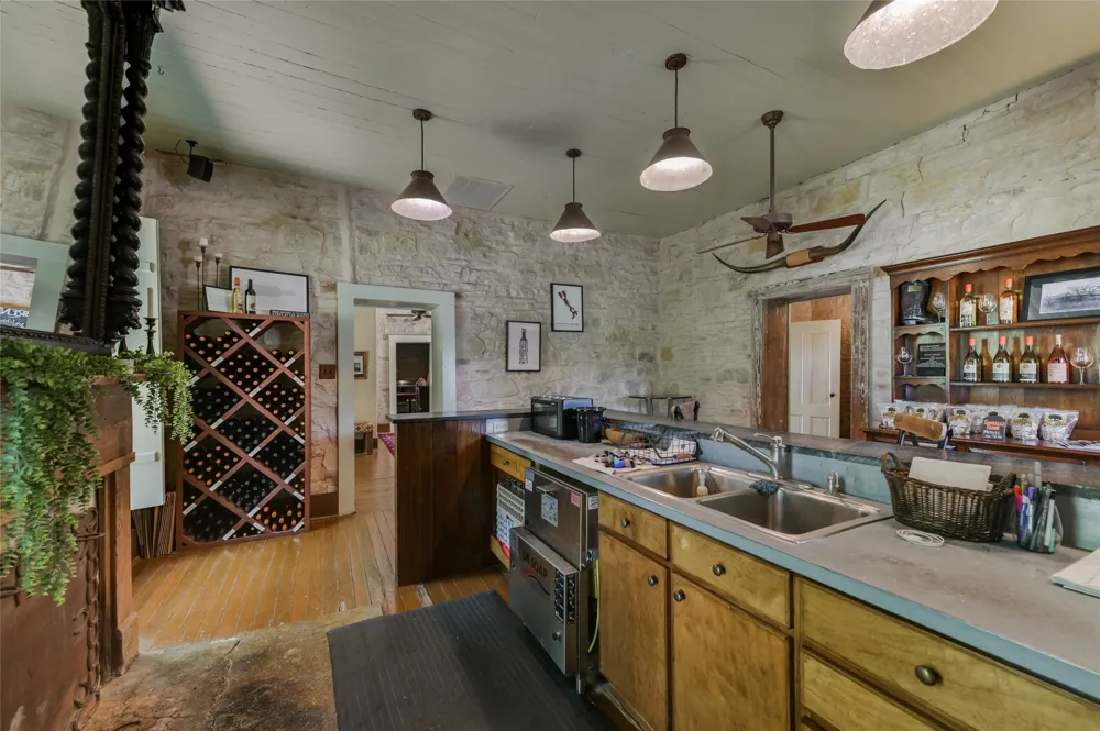 802 S Austin Street Comanche, TX 76442
