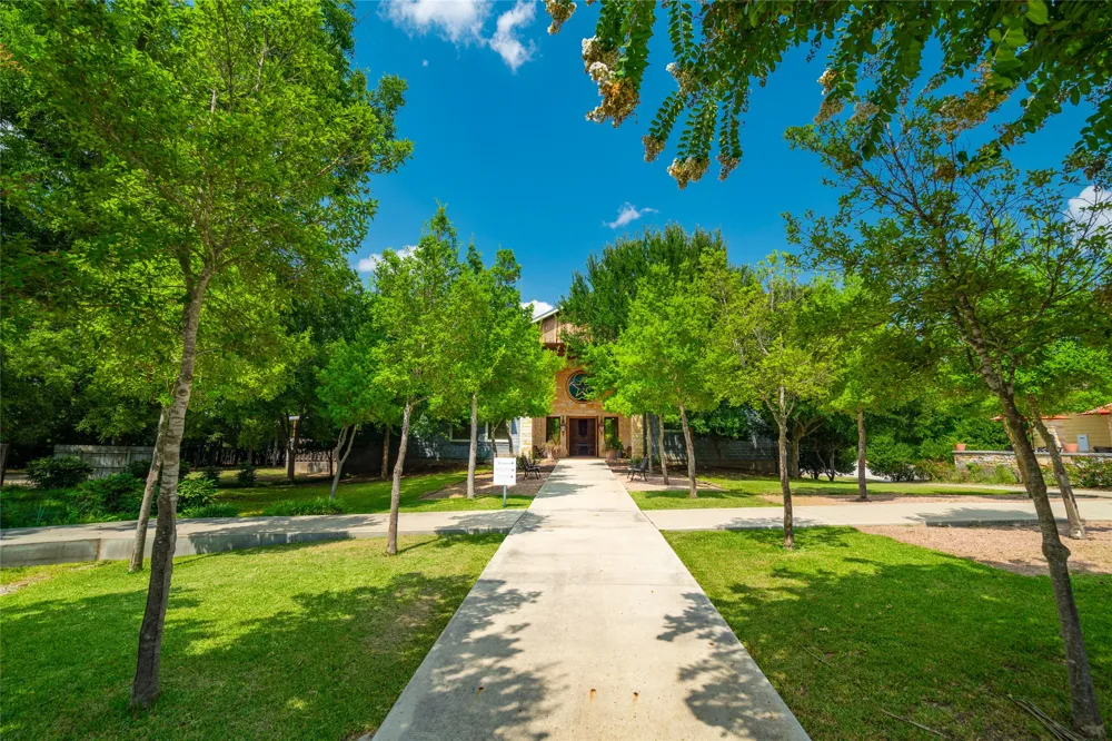 802 S Austin Street Comanche, TX 76442