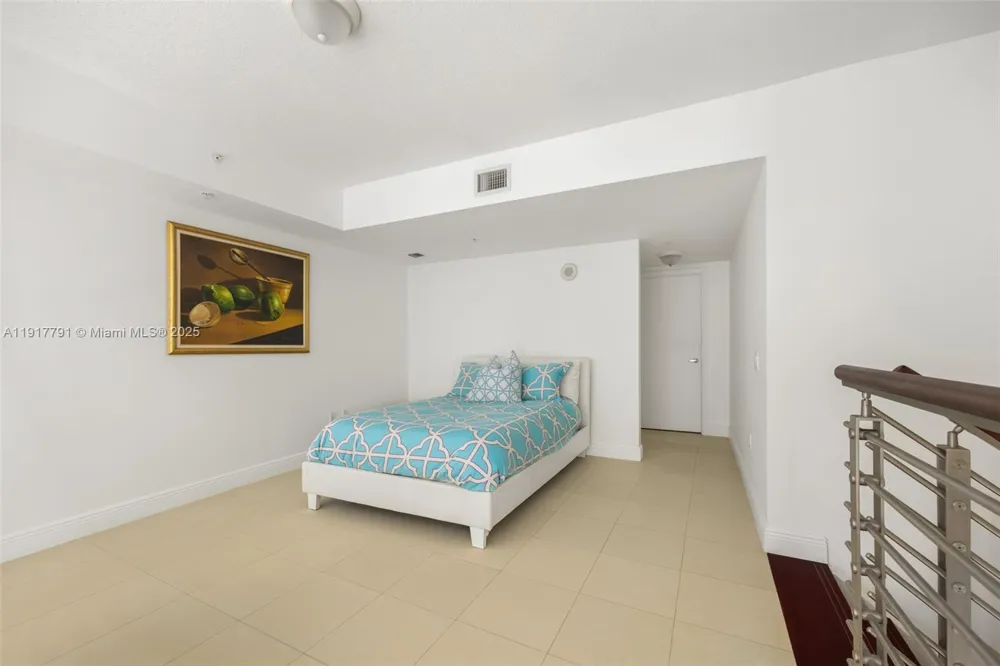 41 SE 5th St #1210 Miami, FL 33131