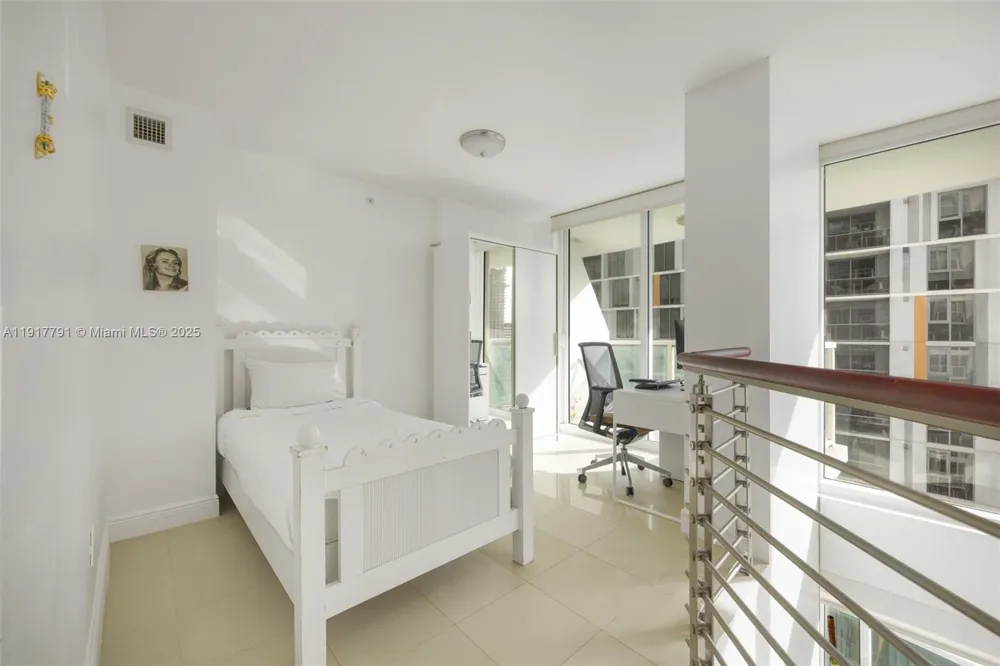 41 SE 5th St #1210 Miami, FL 33131