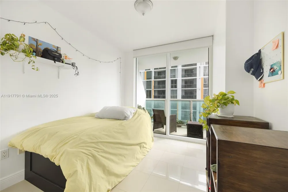 41 SE 5th St #1210 Miami, FL 33131