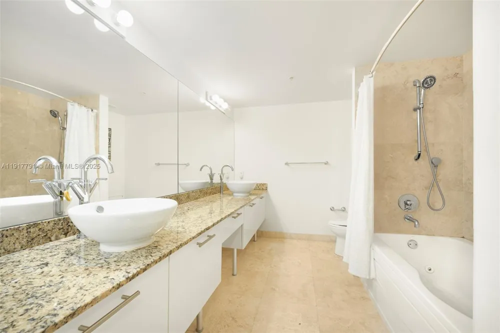 41 SE 5th St #1210 Miami, FL 33131