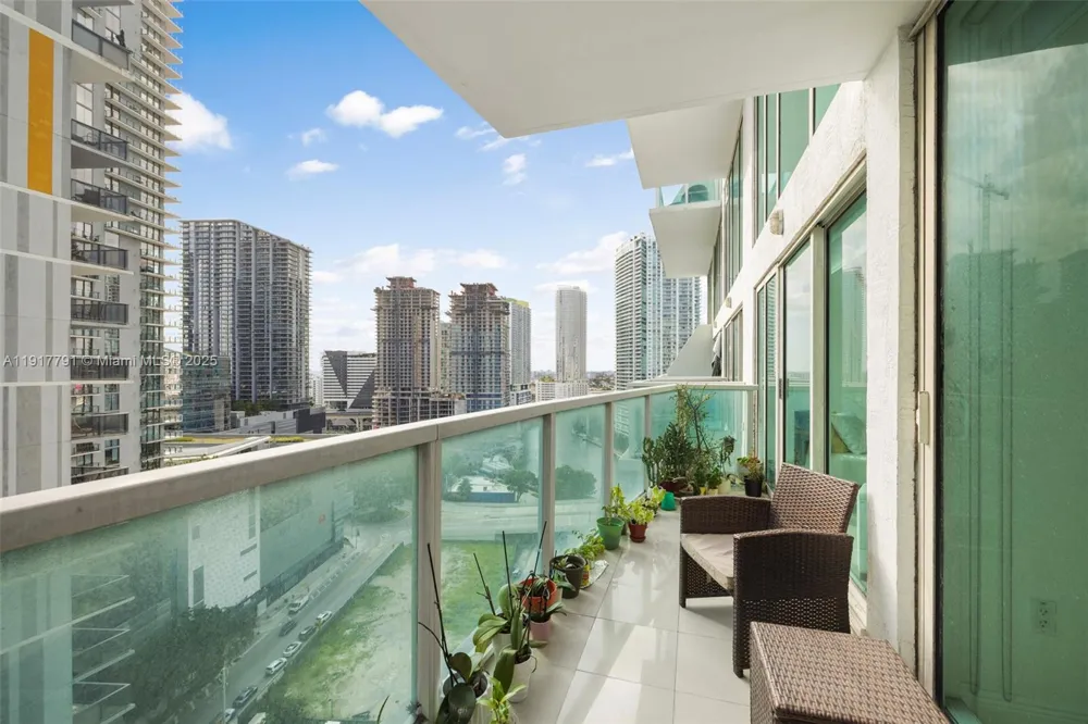 41 SE 5th St #1210 Miami, FL 33131