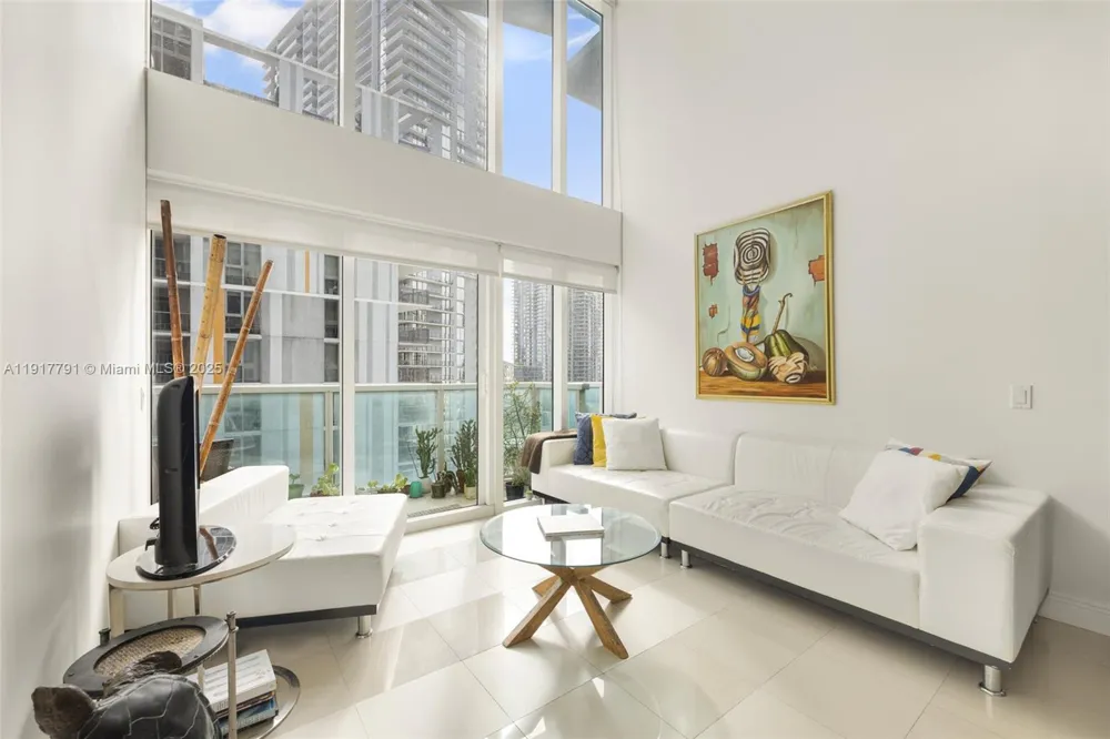 41 SE 5th St #1210 Miami, FL 33131