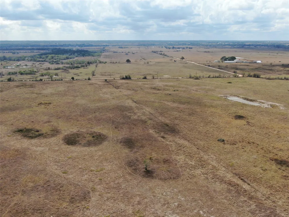 2701 Langberg Road Bellville, TX 77418