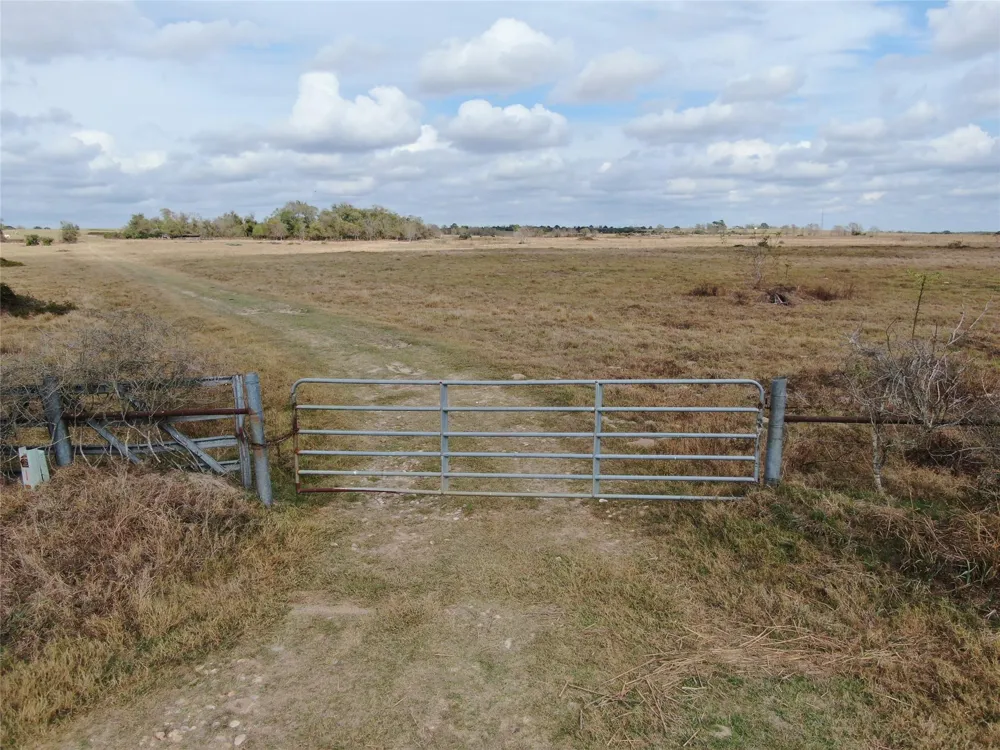 2701 Langberg Road Bellville, TX 77418