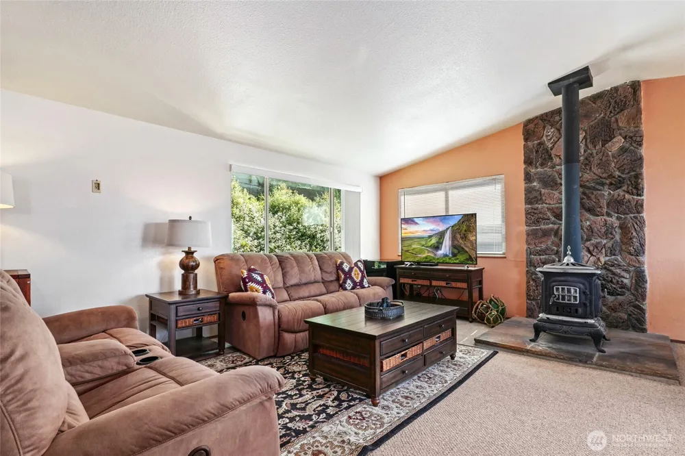 10 S Beach Drive Hat Island, WA 98206