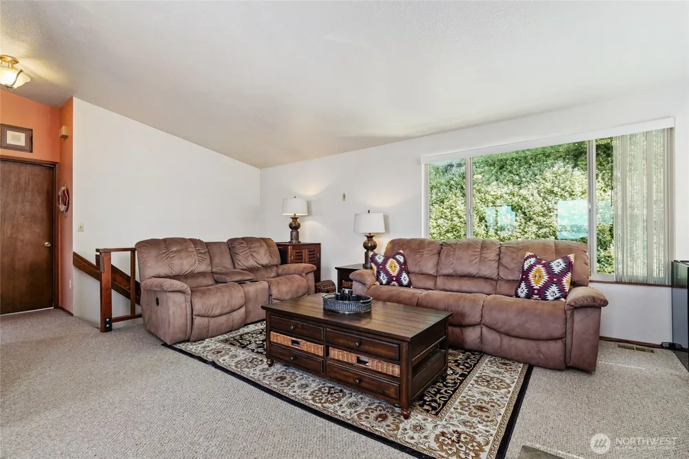 10 S Beach Drive Hat Island, WA 98206