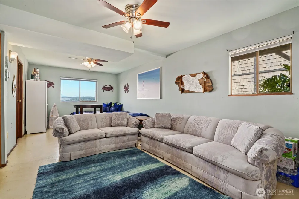 10 S Beach Drive Hat Island, WA 98206