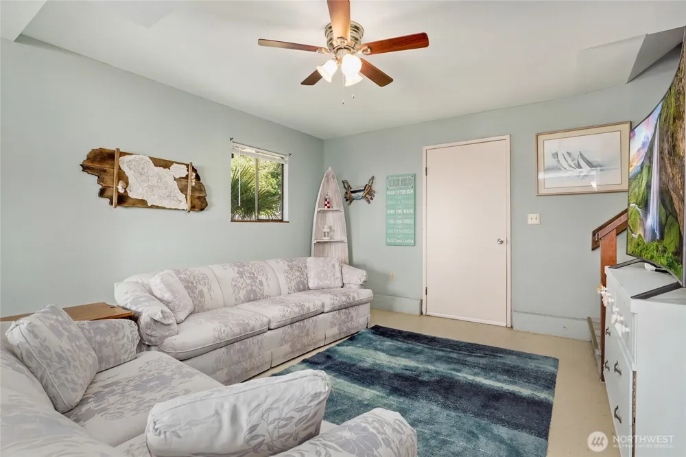 10 S Beach Drive Hat Island, WA 98206