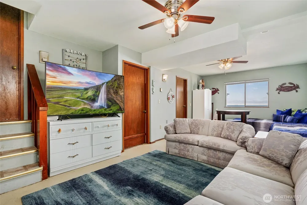 10 S Beach Drive Hat Island, WA 98206