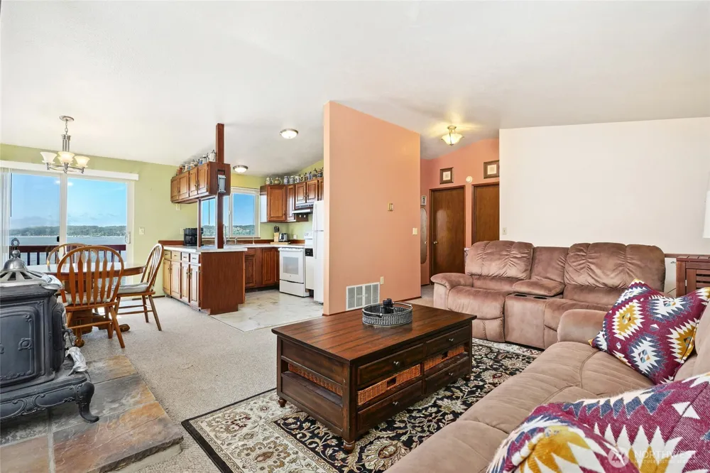 10 S Beach Drive Hat Island, WA 98206