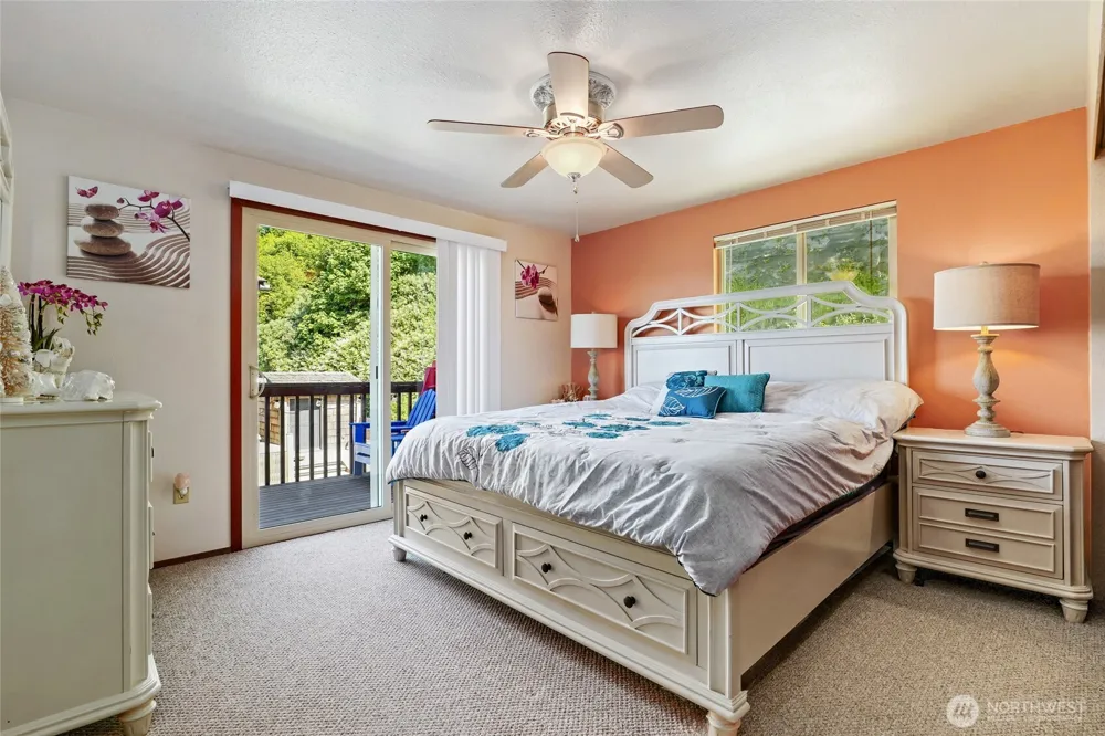 10 S Beach Drive Hat Island, WA 98206