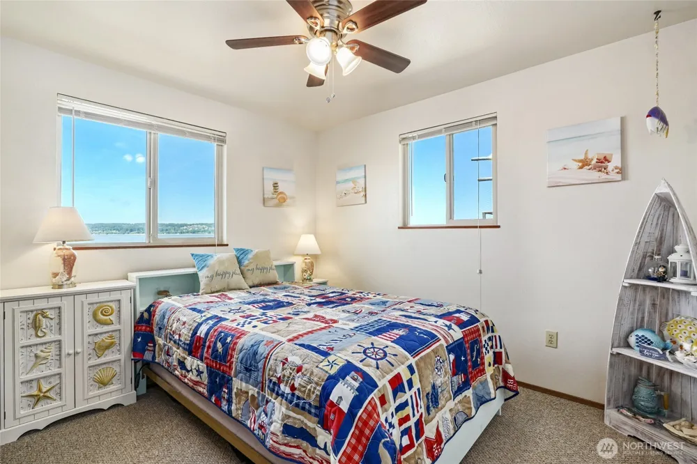 10 S Beach Drive Hat Island, WA 98206