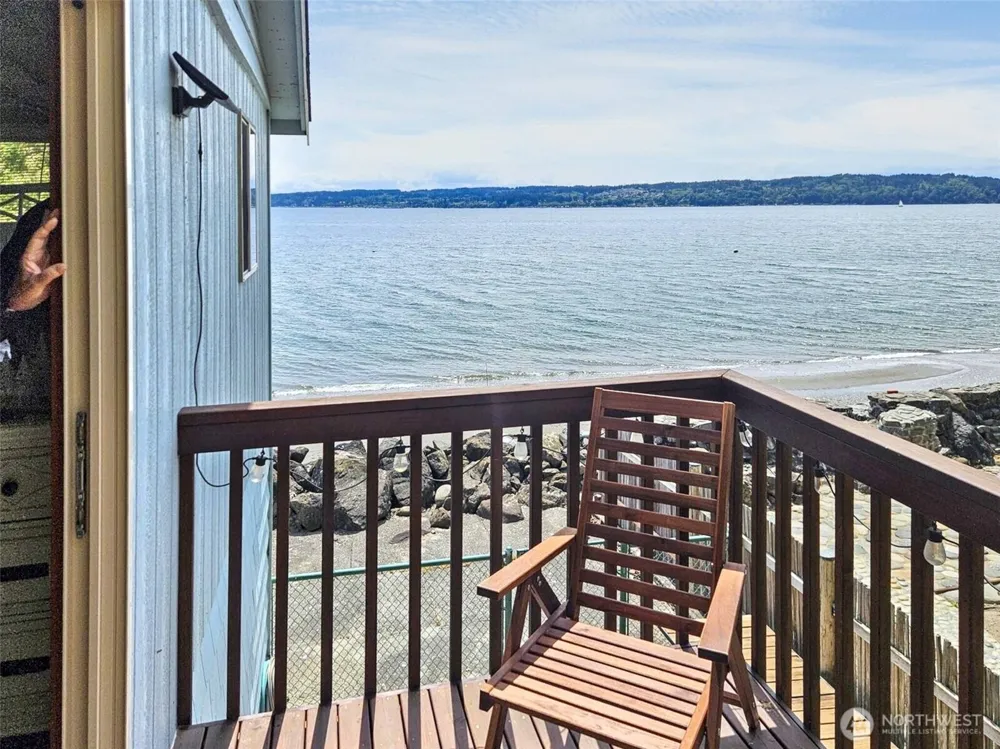 10 S Beach Drive Hat Island, WA 98206
