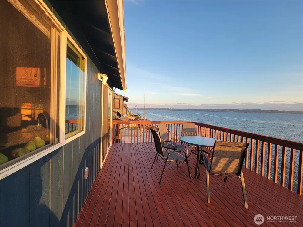 10 S Beach Drive Hat Island, WA 98206