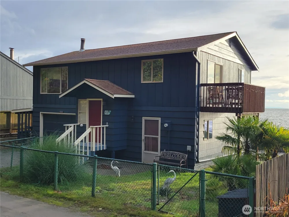 10 S Beach Drive Hat Island, WA 98206