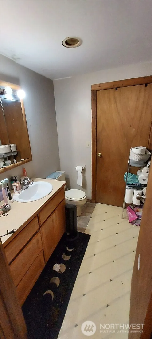 1998 NW Bucklin Hill Road Silverdale, WA 98383