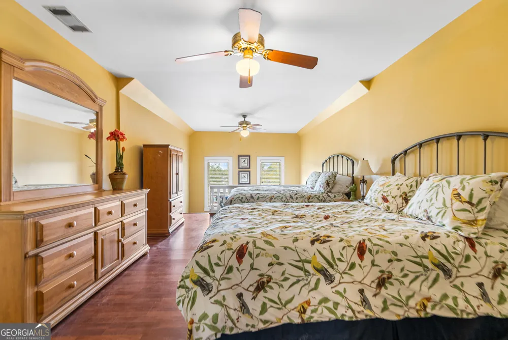 323 N Main ST Swainsboro, GA 30401
