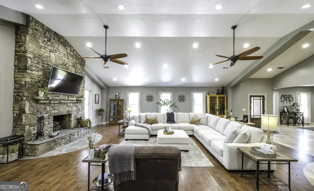 1600 Happy Hollow RD Roopville, GA 30170