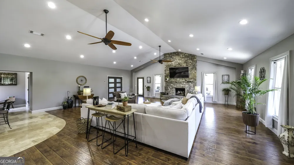 1600 Happy Hollow RD Roopville, GA 30170