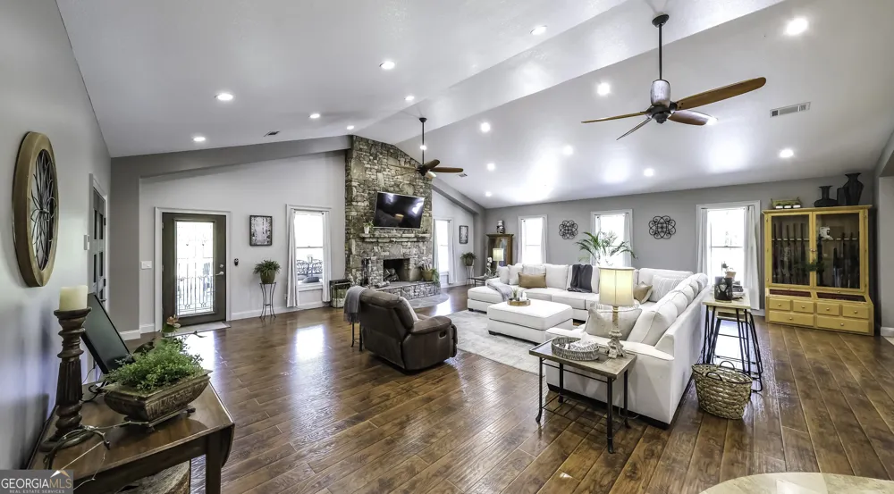 1600 Happy Hollow RD Roopville, GA 30170