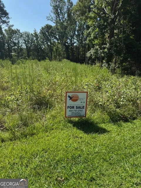 1060 Twin Pines CIR NE
