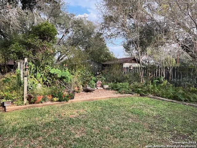 1216 Mockingbird Pleasanton, TX 78064