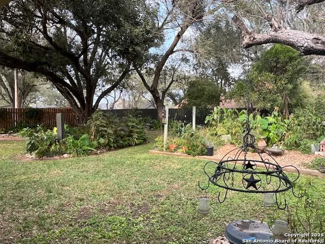 1216 Mockingbird Pleasanton, TX 78064
