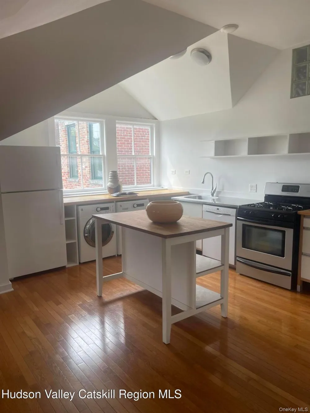 420 Warren Hudson, NY 12534