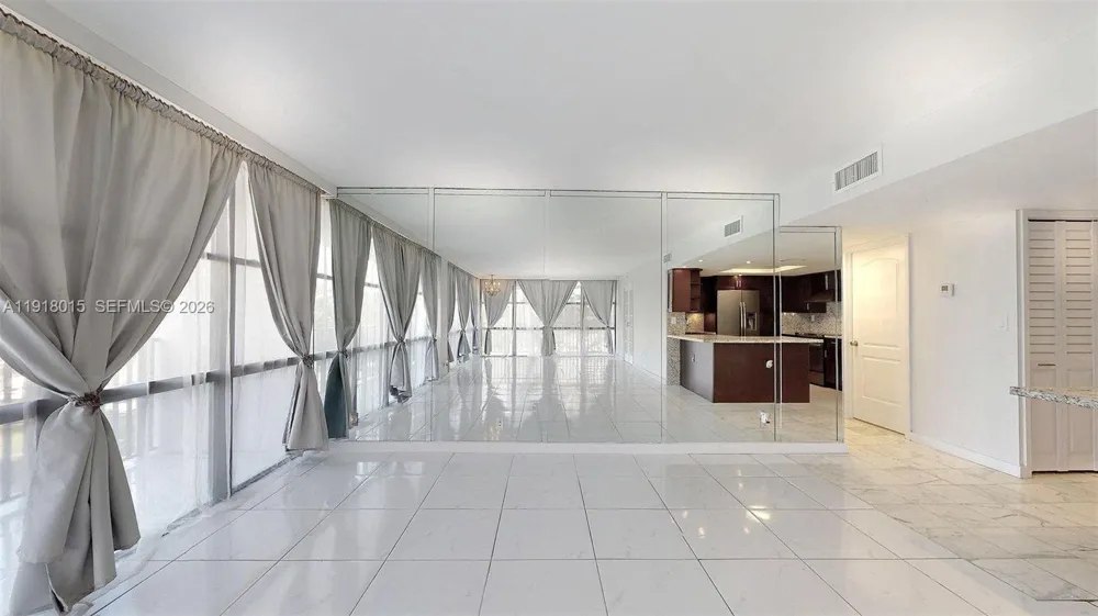 1000 Parkview Dr #431 Hallandale Beach, FL 33009