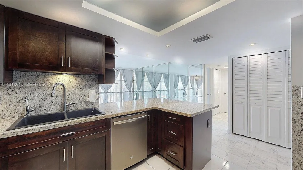 1000 Parkview Dr #431 Hallandale Beach, FL 33009