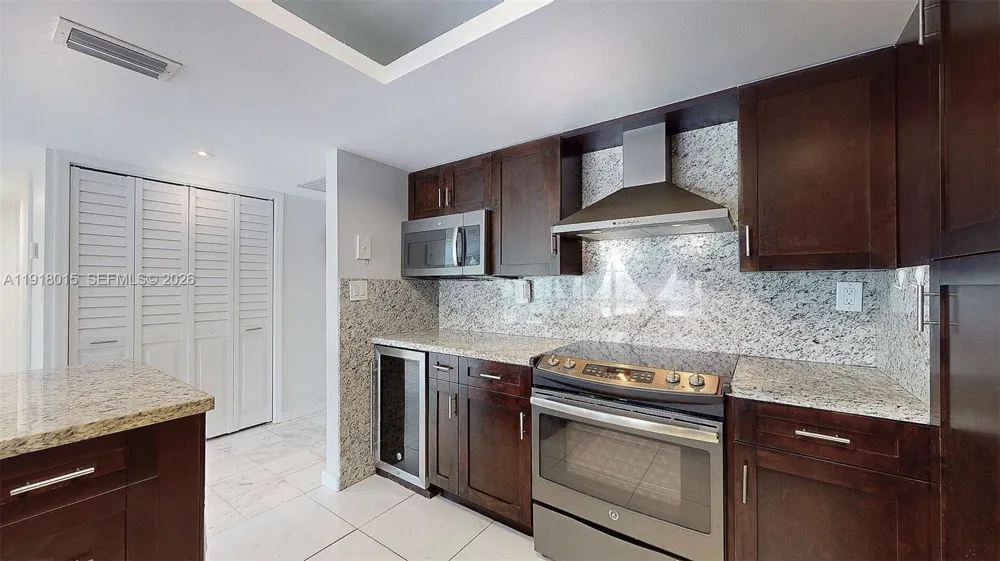 1000 Parkview Dr #431 Hallandale Beach, FL 33009