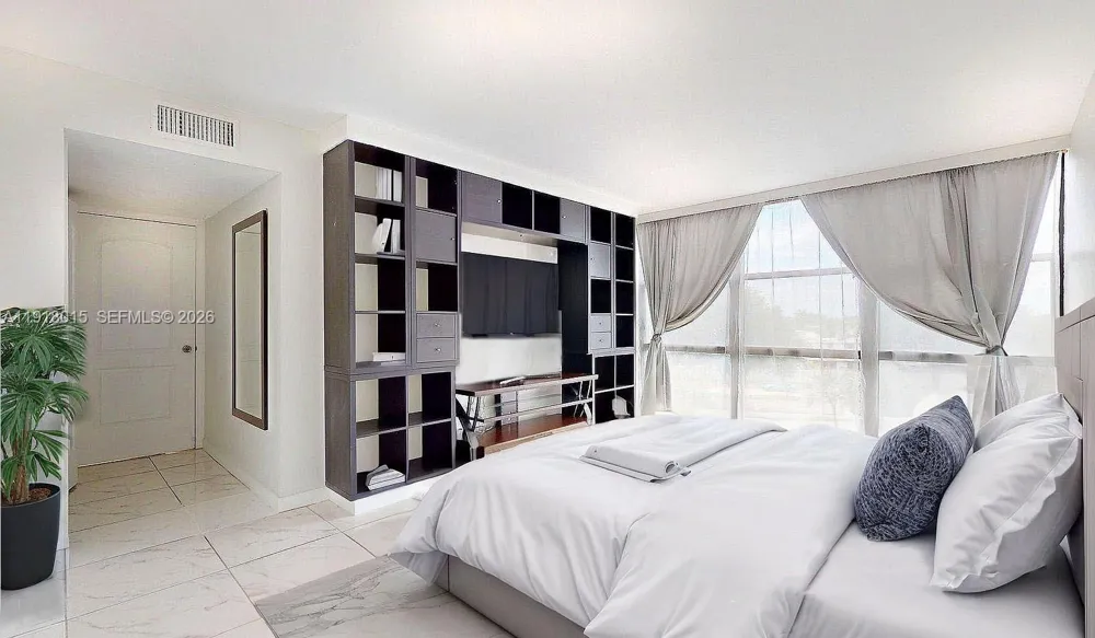 1000 Parkview Dr #431 Hallandale Beach, FL 33009