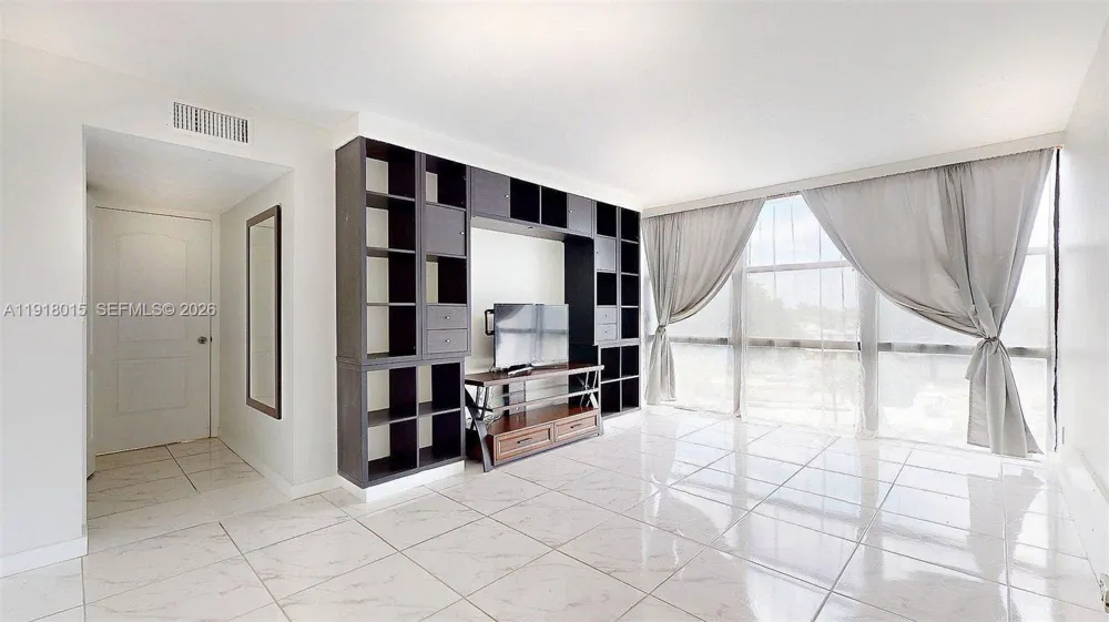 1000 Parkview Dr #431 Hallandale Beach, FL 33009