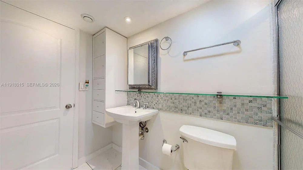 1000 Parkview Dr #431 Hallandale Beach, FL 33009