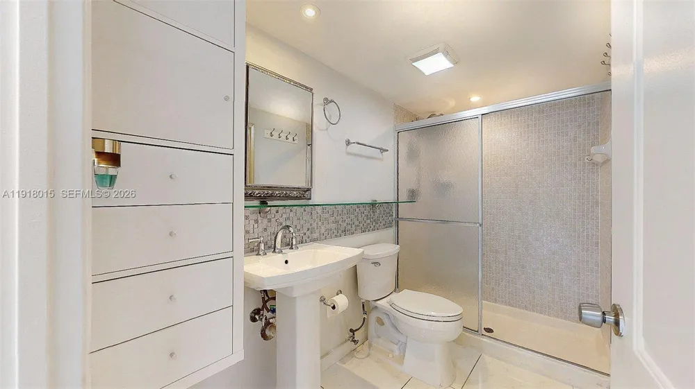 1000 Parkview Dr #431 Hallandale Beach, FL 33009