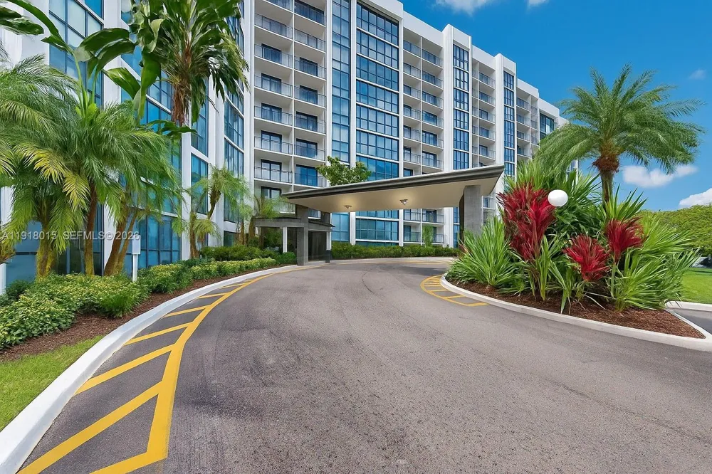 1000 Parkview Dr #431 Hallandale Beach, FL 33009