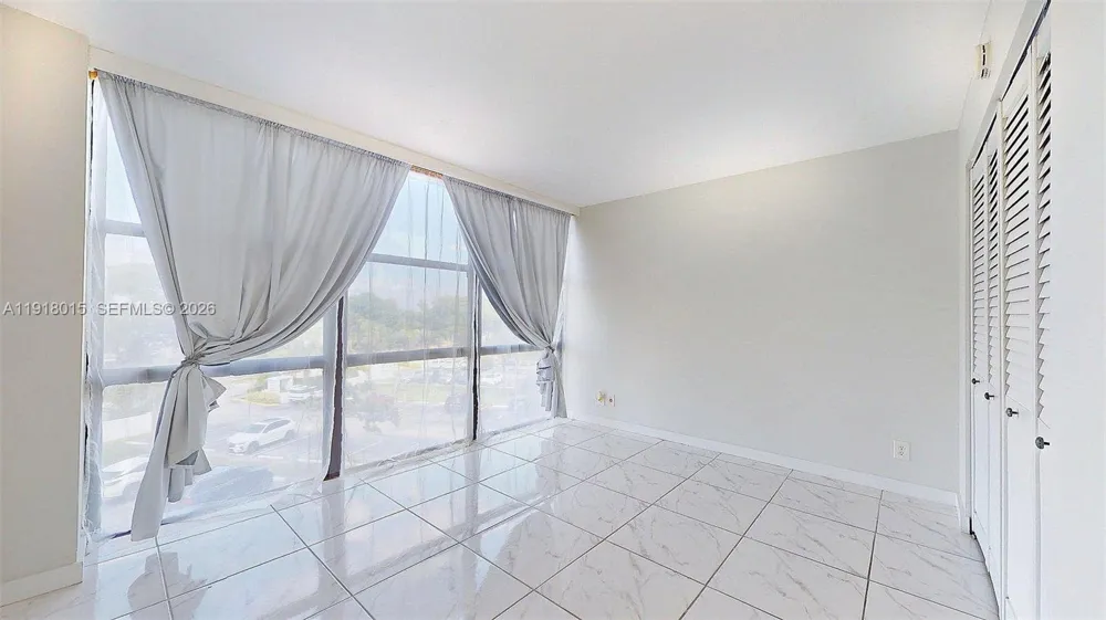 1000 Parkview Dr #431 Hallandale Beach, FL 33009