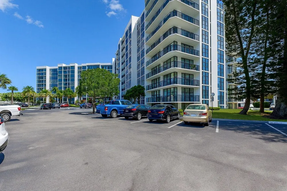 1000 Parkview Dr #431 Hallandale Beach, FL 33009