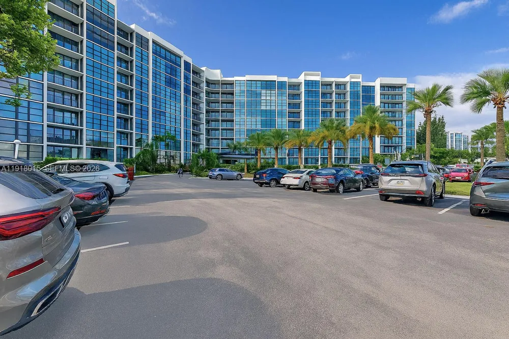 1000 Parkview Dr #431 Hallandale Beach, FL 33009