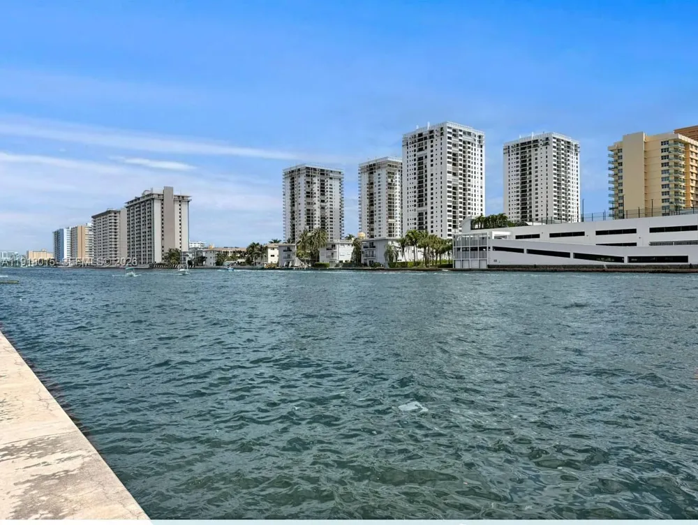1000 Parkview Dr #431 Hallandale Beach, FL 33009