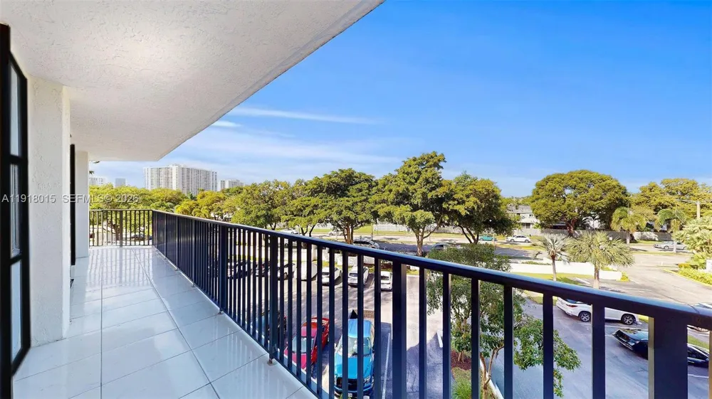 1000 Parkview Dr #431 Hallandale Beach, FL 33009