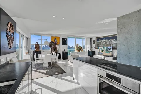 650 West Ave #PH01